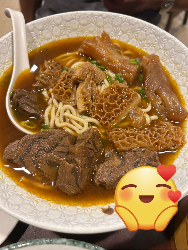 台北西湖站牛耳牛肉麵，三億男的最愛❤️