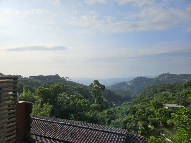 🌄 Maokong Gondola: A Skyward Journey to Taipei’s Tea Paradise