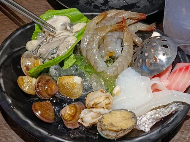 八雲町和牛海鮮鍋物火鍋新莊店
