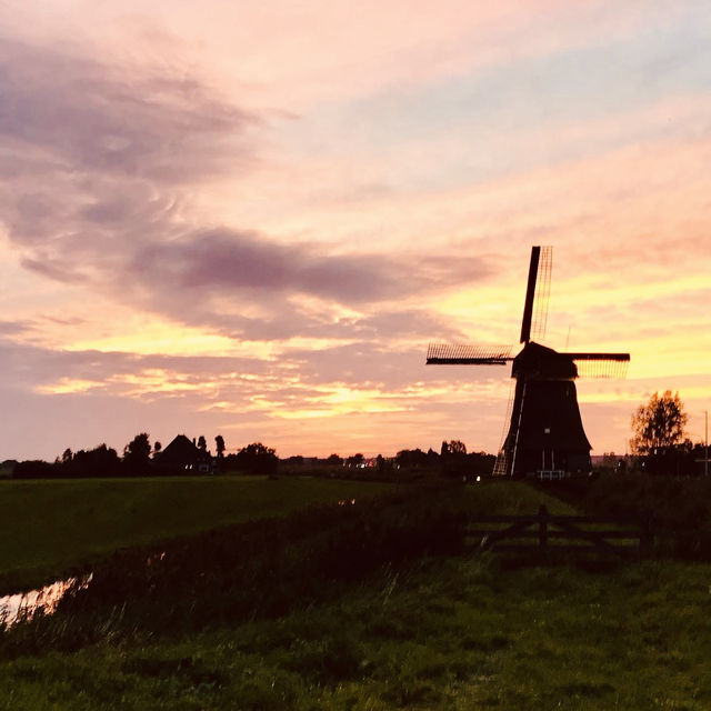 A Postcard-Perfect Day Trip: My Solo Escape to Volendam
