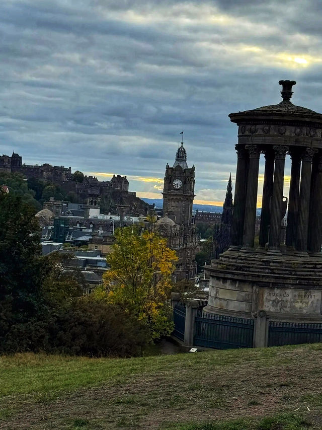 🌄 Catch the Views from Calton Hill 🌆 🌄 Catch the Views from Calton Hill 🌆