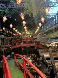 คาเฟ่ที่มีเอกลักษณ์เฉพาะตัว ด้วยบ่อปลาคาฟ