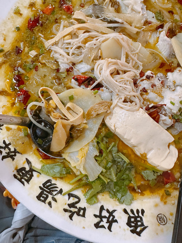 必食酸菜魚配爽彈毛肚🐟
