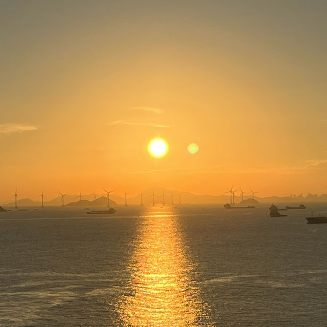 🌅 Guishan Island's Magic Hour: Where the Sun Dances on Crystal Waters! 🌊 🌅 Guishan Island's Magic Hour: Where the Sun Dances on Crystal Waters! 🌊