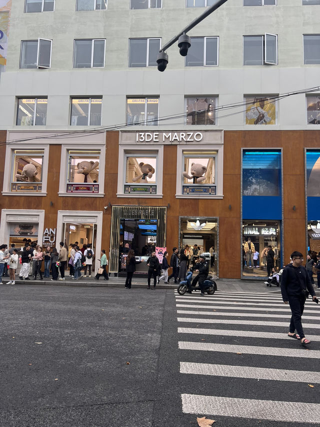 Couples’ Chill Weekend in Shanghai: Iconic Sights, Cloudy Vibes & Hidden Eats ☁️🏙️ Couples’ Chill Weekend in Shanghai: Iconic Sights, Cloudy Vibes & Hidden Eats ☁️🏙️