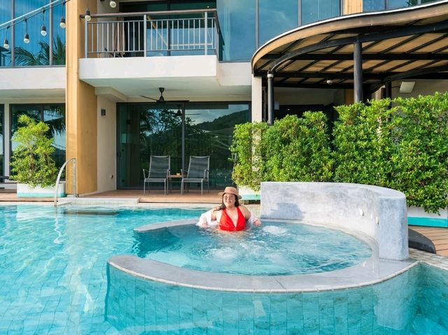 ที่พักบนเนินเขามองวิวหาดป่าตองได้เต็มตา เงียบสงบ