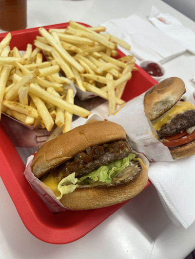 In-N-Out Burger アメリカ西海岸 大人気なハンバーガーショップ