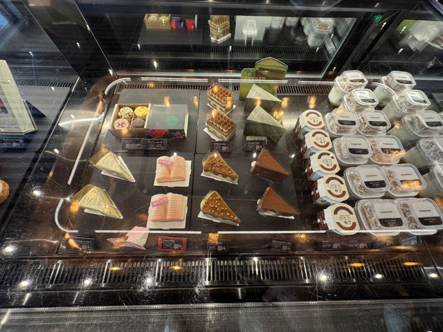 ☕ STARBUCKS RESERVE (Beijing Fun / Beijingfang) — Good Coffee, but Service Lacks Genuine Warmth