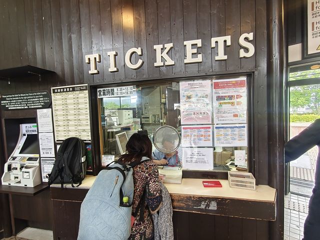 Aso Boy รถไฟท่องเที่ยวขวัญใจเด็ก ๆ 