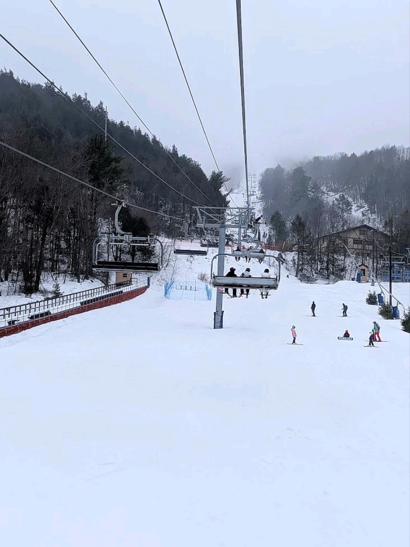 ⛷️ บลูเมาน์เทน — ลานสกีที่สมบูรณ์แบบสำหรับทุกการเดินทางเล่นสกี