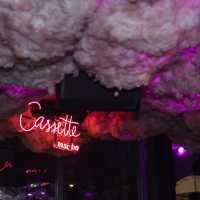  “Cassette music bar” รูฟท็อปบาร์วิวเมืองยามค่ำคืน
