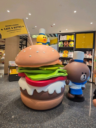 ร้านอาหารธีม LINE FRIENDS ที่ Lisboeta Macau | จุดเช็คอินที่แฟนคลับหมีบราวน์ต้องไม่พลาด!。