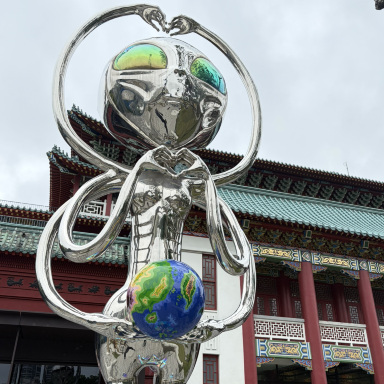 宇宙人がいる？歴史博物館へ洪易の《鏡花虫洞宴》を見に行こう