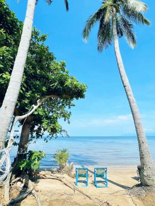 #easytravelpost  

Craving a perfect quiet escape? Here’s a bite-sized adventure to Kep, Cambodia’s chill coastal town, with a detour to the hammock-studded Small Beach on Koh Tonsay (Rabbit Island) 🌴✨. The best part? It’s all about slow living: clear waters, fresh seafood, and real unplug-down-time.

Must-See Spots in Kep 🚤🌊  
· Small Beach, Koh Tonsay (Rabbit Island) – C8M9+G45, Unnamed Road, Krong Kaeb, Cambodia  
Take an easy boat from Kep Pier (about 30 minutes). Once there, let the world drop away: pristine sand, turquoise water, and rustic bungalows right on the shore. No big crowds, just pure relaxation. Insider tip: bring a good book, there’s literally nothing to do but bliss out!

Why I Love It 🥰  
Koh Tonsay’s small beach is pure magic. Hammocks in the shade, low tide brings gentle sea pools for floating, and the seafood BBQs (grilled squid is a must!) are worth raving about. No cars, no honking—just the sound of waves and the soft chime of coconuts dropping.

Getting Around + Tips  
· Boats to Koh Tonsay leave regularly from Kep Pier each morning (buy your ticket at the pier).
· Bring cash for beachside eats and kayak rentals (there are no ATMs on the island).
· Don’t bother with fancy shoes—flip-flops or barefoot is the vibe.
· Light mosquito repellent at dusk and power banks for your phone (electricity is limited).

Don’t leave without sampling the crab at the famous Kep Crab Market before or after your island day—best with Kampot pepper!

#kepvibes  #cambodiabeach  #islandchillin  #traveltips  #tripcom 