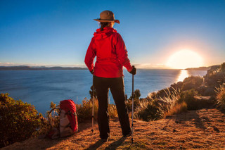 Lake Titicaca: Jaw-Dropping Views vs. Reality! 🏞️✨