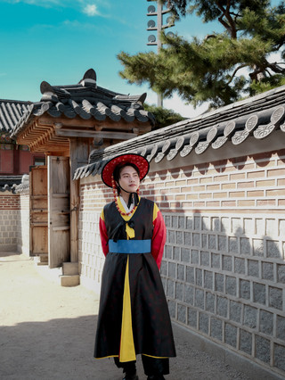 Dress up in "Namsong Hanbok" and visit Changdeokgung Palace 🇰🇷🏯

When people think of traveling to Korea, the first things that come to mind are usually Korean BBQ, kimchi soup, or trendy areas like Hongdae for young people, or upscale neighborhoods like Gangnam.

But today, I'm going to do something a little different 😆
by taking everyone to dress up in "Hanbok," or "Namsong Hanbok" for men, and explore and take photos at Changdeokgung Palace (창덕궁).

Changdeokgung Palace was built in 1405 during the reign of King Taejong, the 3rd king of the Joseon Dynasty. Originally, it was built as a secondary palace to Gyeongbokgung Palace.

However, in 1592, the Imjin War, or the Japanese invasion of Korea, caused many palaces in Seoul to be burned and destroyed. Including Changdeokgung Palace.

Changdeokgung Palace was later renovated and reopened in 1610.

Interestingly, after the renovation, Changdeokgung became the residence and administrative center of several kings, especially during the period before Gyeongbokgung Palace was renovated. Changdeokgung served as the center of the royal court for over 250 years.

Many kings who resided in or used Changdeokgung include King Gwanghaegun, King Injo, King Hyojong, King Hyeonjong, King Sukjong, King Jeongjo, King Sunjo, and King Heonjong. This palace played a significant role in the Joseon Dynasty for a long time.

One of its highlights is the "Huwon" or Secret Garden, a garden behind the palace featuring ancient trees, ponds, and pavilions designed to blend seamlessly with nature.

Importantly, Changdeokgung Palace was designated a UNESCO World Heritage Site in 1997.

(The outfit I'm wearing today...) From my research, this outfit is inspired by the attire of men in the Joseon era, similar to the clothing worn by actors or characters in the royal court.

Honestly… I didn't see anyone else wearing this outfit today! 😂
It was truly a standout experience, like something straight out of a Korean drama.

And the price… wasn't ordinary either. 😅
I broke a sweat when paying, but once I got to wear it and take pictures in the palace, it was totally worth it!

If you're in Korea and looking for fun activities besides eating, sightseeing, and shopping, I highly recommend trying on a Hanbok and exploring the palace.

It feels like stepping back in time to the Joseon era.
And walking around the ancient architecture while wearing period clothing makes it even more immersive. 🇰🇷🏯

If you're interested in going, save this and share it with anyone you want to take along!

🤍 FOLLOW SAILOR MAX 🤍

#Changdeokgung
#ChangdeokgungPalace
#Hanbok
#TravelKorea
#SailorMax