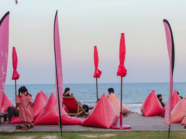 The Sea Cret หัวหิน ที่พักธีมสีชมพู สระว่ายน้ำใหญ่