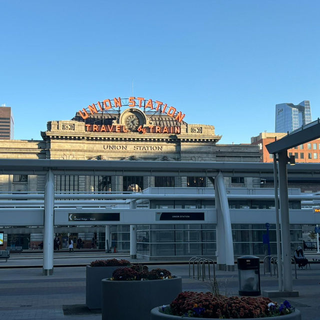 Window Shopping at Denver’s Downtown Window Shopping at Denver’s Downtown