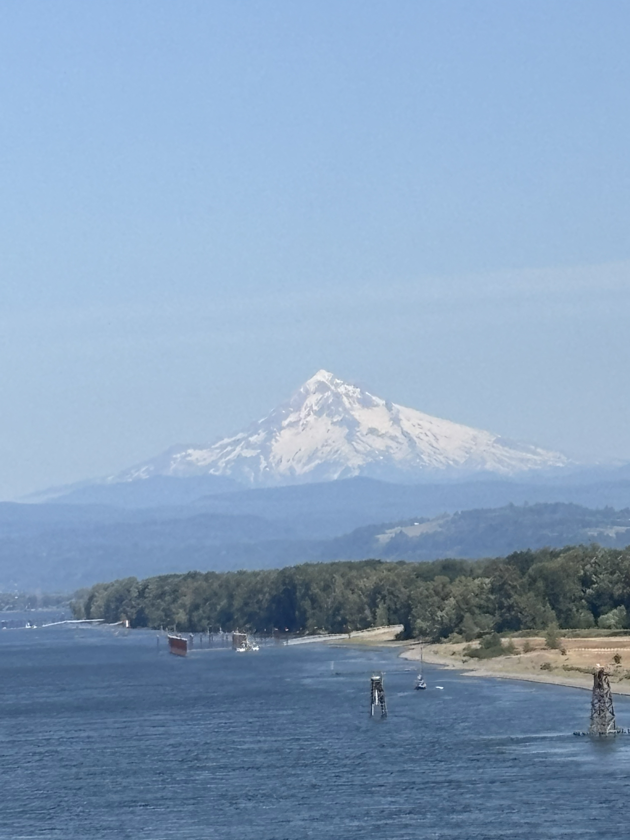 #amazing Oregon is so beautiful and amazing! I think everyone should visit this place. The weather is fresh and pleasant, the food is delicious, and everything is just wonderful. I hope to come back many more times in the future.