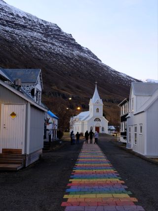 塞濟斯菲厄澤 (Seyðisfjörður) — 冰島最繽紛的小鎮