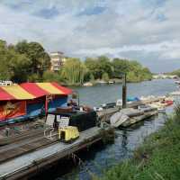 Stroll in the beautiful River Thames