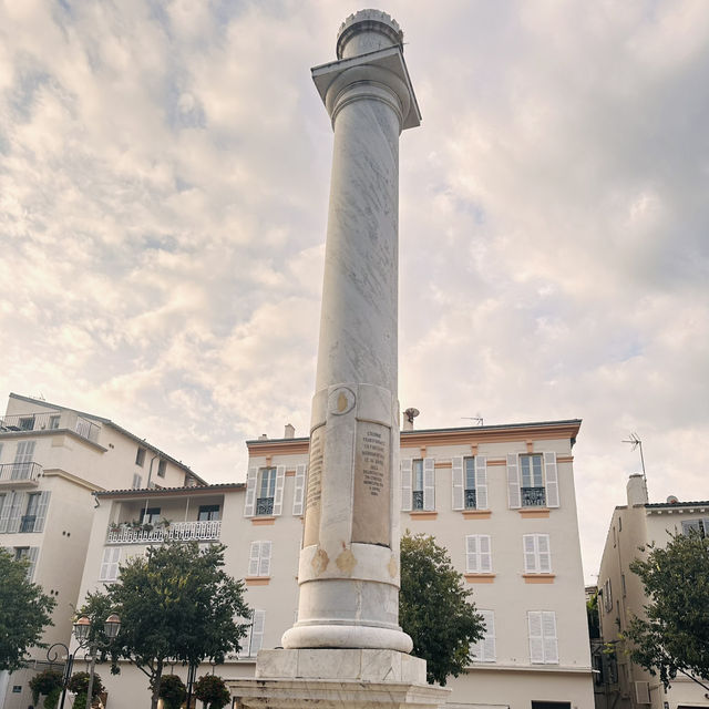 History meets the eyes of a tourist in Antibes 🇫🇷