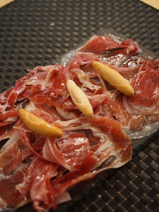Madrid | The traditional street style tapas store in Madrid 