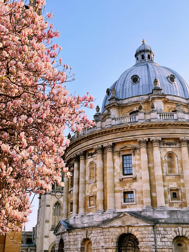 Exploring Oxford: The City of Dreaming Spires