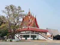 Stunning Buddhist temple by the mountains 