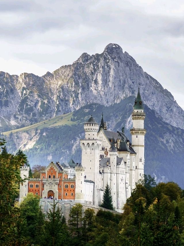 🏰✨“Fairy Tales Made Real: My Magical Day at Schloss Neuschwanstein”✨🏰