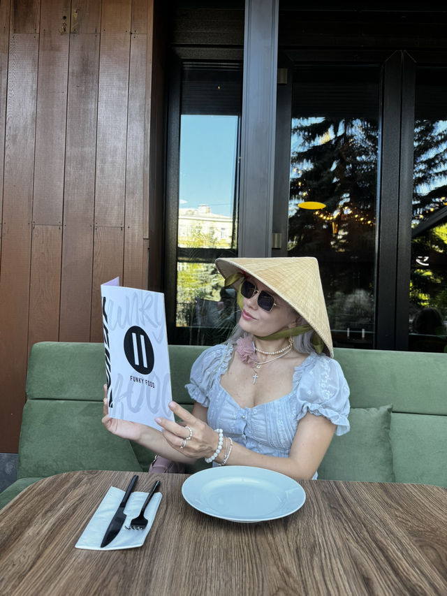 The secret restaurant in Moscow where you can eat all day less then 100$