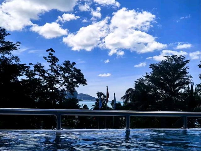 🌴 Sanya’s Blue Paradise: Morning Views & Poolside Bliss ☀️🏝 🌴 Sanya’s Blue Paradise: Morning Views & Poolside Bliss ☀️🏝