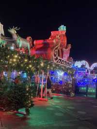 The scent of roasted chestnuts and gingerbread fills Hyde Park Winter Wonderland! 🌰🍪