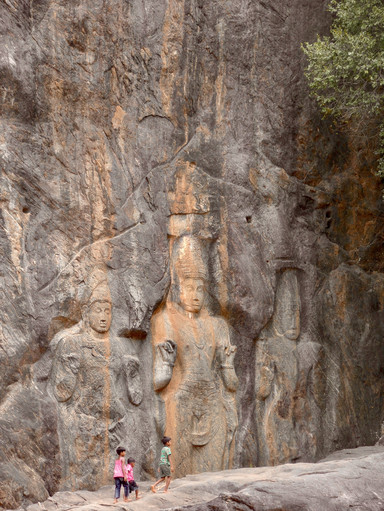 なぜ10世紀の仏像は岩に彫られたのか？ 。 | Trip.com スリランカ
