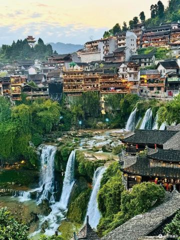 滝の上に架かる村：中国・芙蓉鎮。 | Trip.com 鳳凰