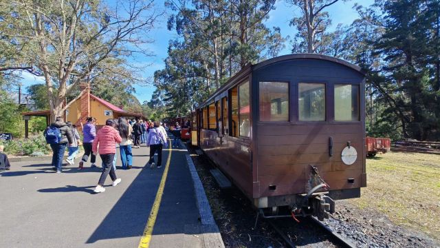 A Retro Journey: Review and Practical Tips for the Puffing Billy Steam Train.