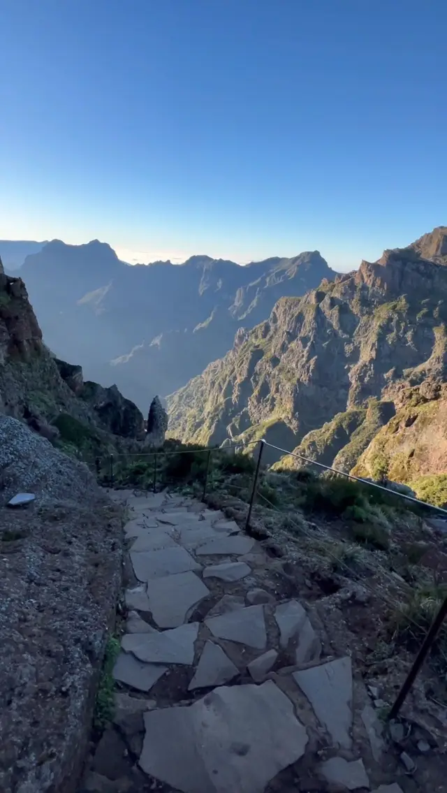 The Golden Hour Trek: Explore the 'Pico to Pico' Hiking Route in Madeira for Majestic Peak-to-Peak Adventures 🌄🏞️