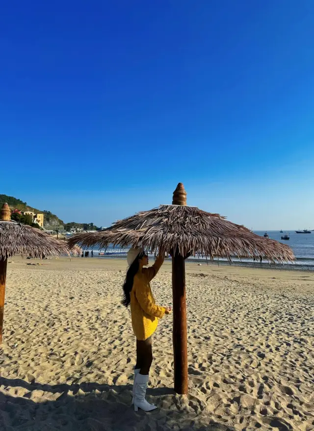 Not in Thailand|This is Wenzhou's own pink sandy beach|||