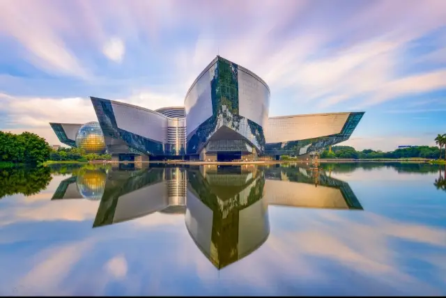 Without a guide, I really don't recommend visiting the Guangdong Science Center!!!