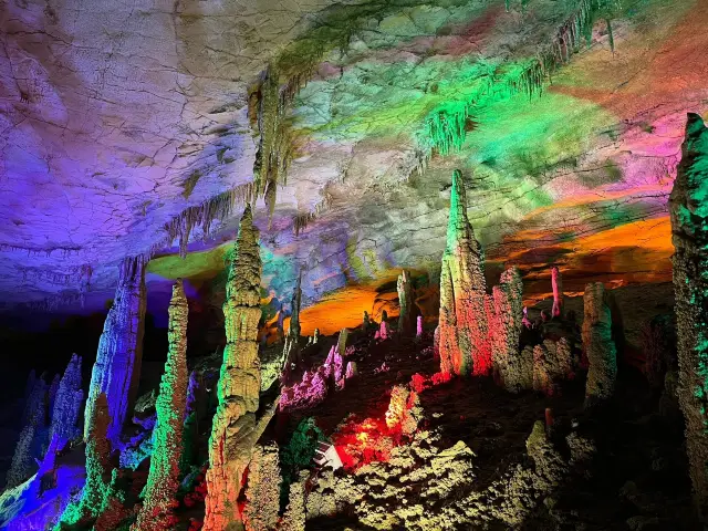 Explore the world's premier cave - Huanglong Cave