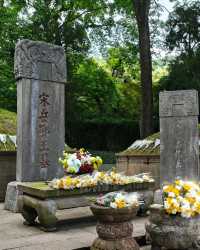 岳王廟，八千里路雲和月，英雄長眠山水間！