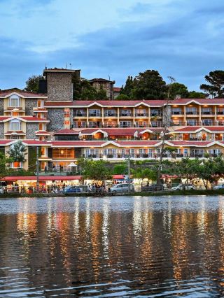 🌟 Kodaikanal's Cozy Carlton: Comfort & Views! 🏞️