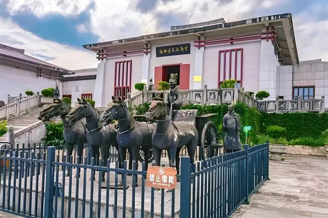 湘西八面山：懸壁公路上的空中草原與千年古城