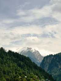 🌄✨ Manali Magic: Top Himalayan Hotel Picks! 🏔️🛌