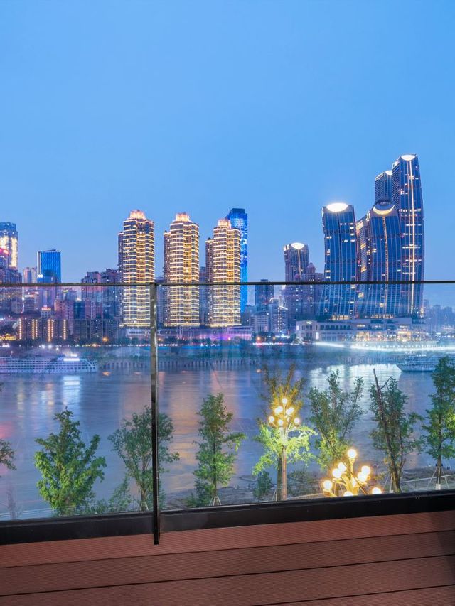 🌟 Chongqing's Chic River Views & French Flair 🏨🇨🇳