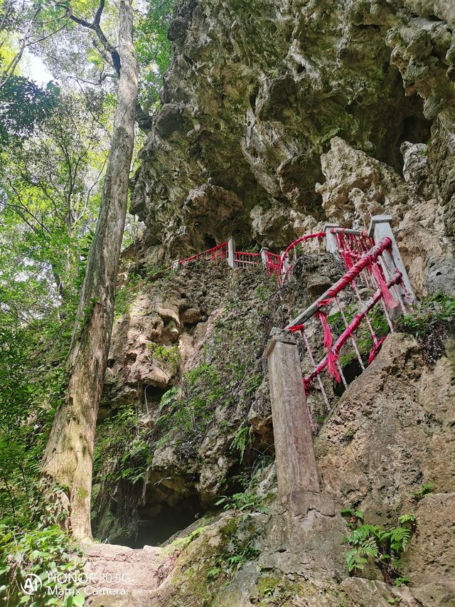 黃平飛雲崖。