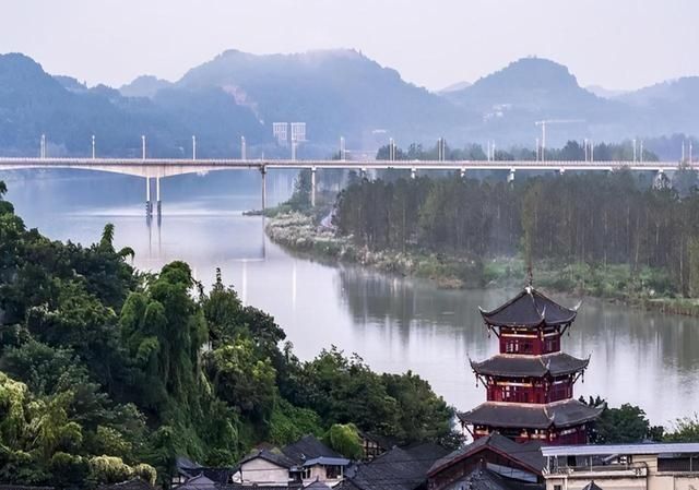 嘉陵江上最後的碼頭古鎮，被評為中國最美小城的周子古鎮。
