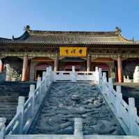 香積寺  不知香積寺，數里入雲峰。