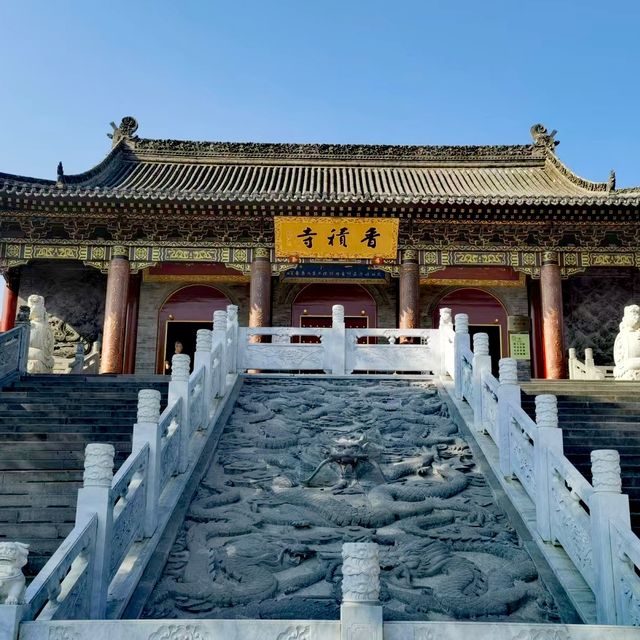 香積寺  不知香積寺，數里入雲峰。