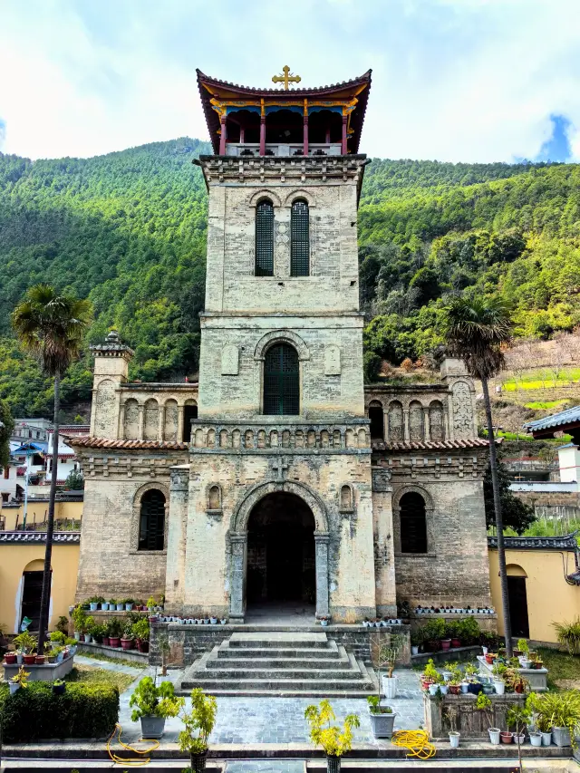 A century-old key cultural relic, Cizhong Catholic Church. 